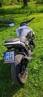 Suzuki GSR 750 - 3