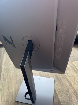 HP Z24u G3 USB-C 100W power delivery monitor - 3