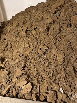 Cihly, hlína-jíl, stavební suť a zbytek směs ZDARMA ZA ODVOZ - 3