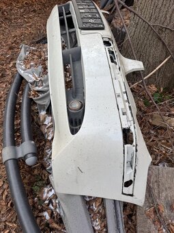 BMW 735 přední nárazník - 3