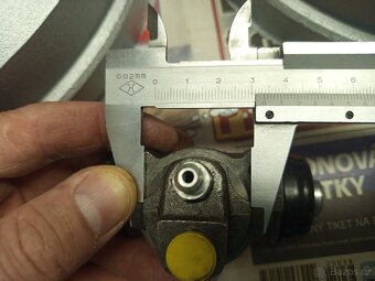 Isuzu brzdové prasátka - 3