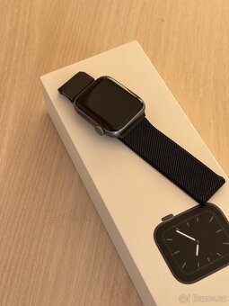 Apple Watch Series 5 – 40mm, Space Gray Aluminium + 4 řemínk - 3