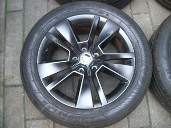 u original černé ŠKODA Karoq Goodyear 17" 90% - 3
