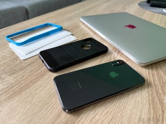 Apple iPhone X 64Gb + obal + 2 náhradní tvr. skla - 3