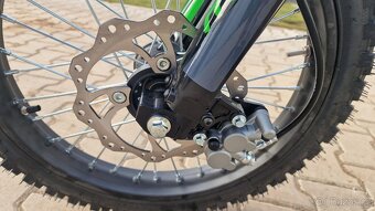 Dětská elektrická motorka pitbike MRM EcoPit 5000W 72V, kola - 3