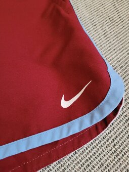 Dámské bordó kraťasy zn. Nike, vel. S - 3