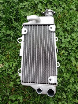 Pravý chladič CRF 1100 2023 - 3