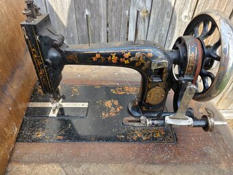 Šicí stroj Singer s lithinovým podstavcem a deklem - 3