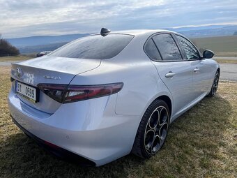 Alfa Romeo Giulia 2,0 T Veloce Q4 280k 8AT rok2024 - 3