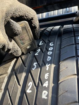 2ks Good Year 255/50 R19 - 3