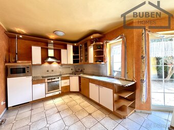 Rodinný dům 6+1 (užitná plocha 230 m2) se zahradou (408 m2) - 3