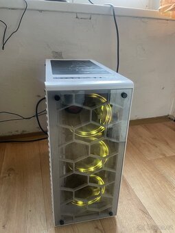 Herní PC- AMD RYZEN 5 2400G/RAM 16GB DDR4/RX 580 8GB/SSD - 3