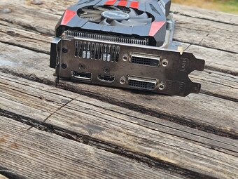 ASUS R9 270X 4 GB DirectCU II - 3