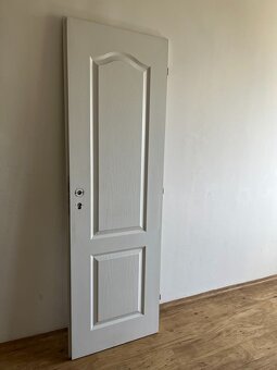 Prodám plné interiérové levé bílé dveře 64,6 cm Claudius - 3
