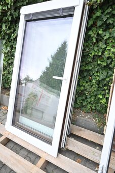 Velká plastová okna s dvojsklem + koupelnové okno - 3