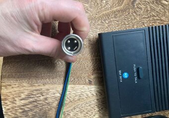 Funkční stolní dynamický mikrofon RCF BM 3014 - 3