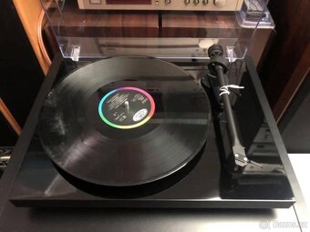 Pro-ject Debut III Esprit, Acryl Pl., 2M RED - nový gramofon - 3