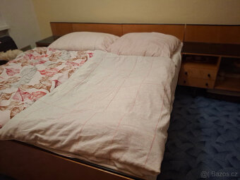 Retro ložnice+stůl a 4 polstrované židle, sekretář - 3