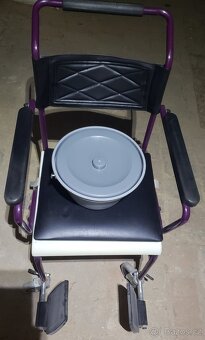Toaletní křeslo / vozík pojízdné na kolečkách - 3