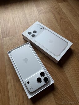 Apple iPhone 17 Pro Max 256GB stříbrný - 3