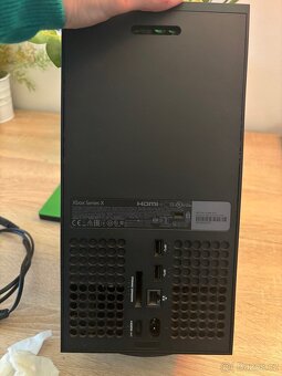 Xbox Series X 1TB + 2 ovladače + Seagate 2TB HDD - 3