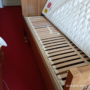 Starožitná postel s polohovatelným roštem+matrace (postel 1) - 3