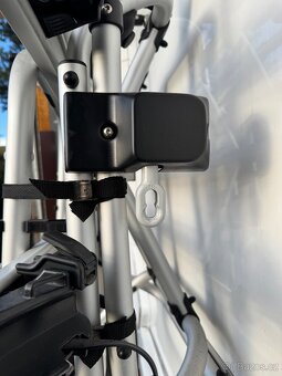 Držák dvou elektrokol mechanický zdvih Thule - 3