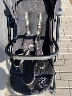 Cybex EEZY S2+ - 3