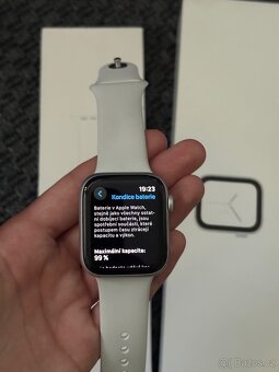 Apple Watch 4 4mm Silver Aluminum White Sport Band - 3