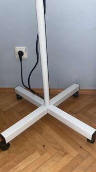 Kosmetická lampa s lupou - 3