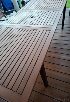 Prodám dreveny zahradni set (rozkl.stul + 8 zidli) - 3