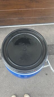 Plastové sudy 200l se sponou - 3