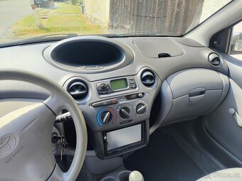 Prodám Toyotu Yaris - 3