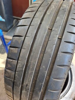 215 45 18" Michelin PilotSport 4 - 3