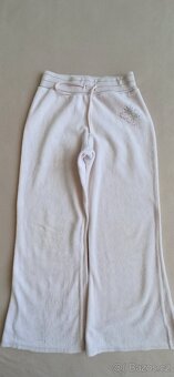 Dvoje tepláky, vel. 122 - 3