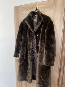 Dámský kabát z medvědí kožešiny - 3