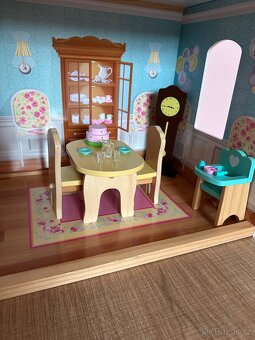 DŘEVĚNÝ DOMEČEK PRO PANENKY KIDKRAFT + příslušenství - 3