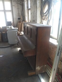Staré piano - spěchá - 3