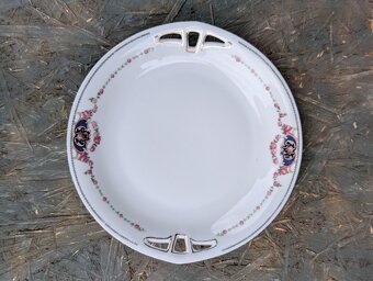 Starožitný porcelánový servírovací talíř. - 3