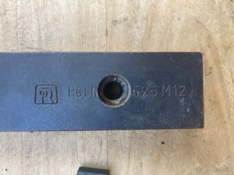 Soustružnický nůž PCLN 2525 M12 - 3