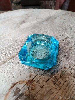 Designový Těžký Skleněný Popelník – Tyrkysová Barva - 3