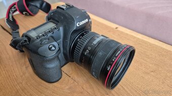 Canon EOS 5D Mark II + Canon 17-40mm/4 + 85mm/1.8 + 50mm/1.8 - 3