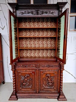 Starožitný vyřezávaný masivní příborník - 3