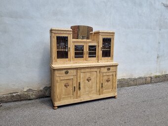 VELICE KRÁSNÁ VELKÁ SMRKOVÁ KREDENC PO RENOVACI - 3