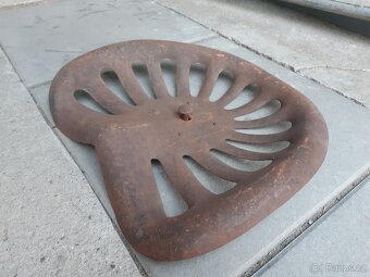 Plechový zemědělský sedák - 3