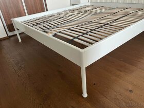 Bílá kovová postel - 3
