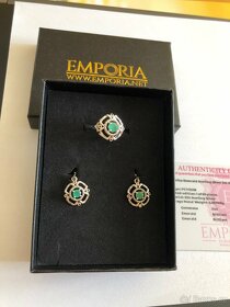 Stříbrný prstýnek a náušnice s emerald kamínky - 3