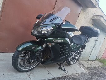 Kawasaki GTR 1400 krasna facelift - 3
