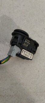 Opel Zafira 1,6 16V 1999, X16XEL, ovládač nastavení zrc. - 3