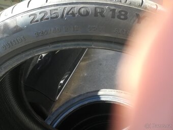 225/40R18 - 3
